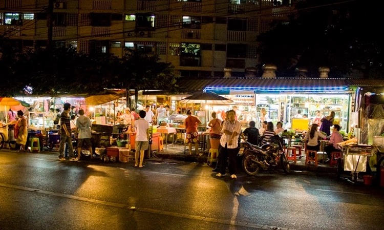 ตลาดห้วยขวาง