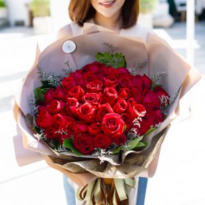 ช่อดอกกุหลาบแดง 60 ดอก จากร้าน A Flower Room