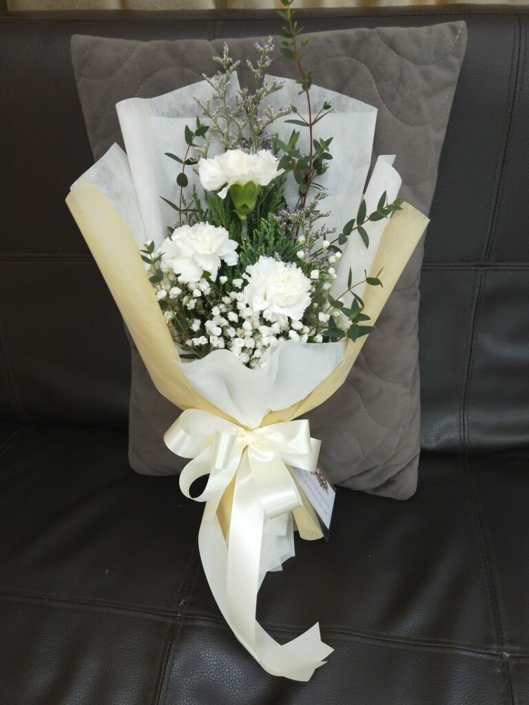  ช่อดอกไม้โทนสีขาว ร้าน Flower Studio