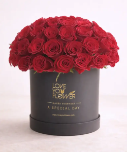 ALT : กล่องดอกไม้วาเลนไทน์สีแดง ดำ Cherie Amour ไซส์ L จากร้าน Love You Flower